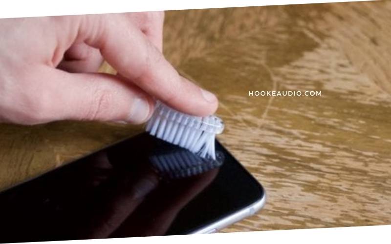 Easy Steps to Learn How to Clean an iPhone Speaker at Home
