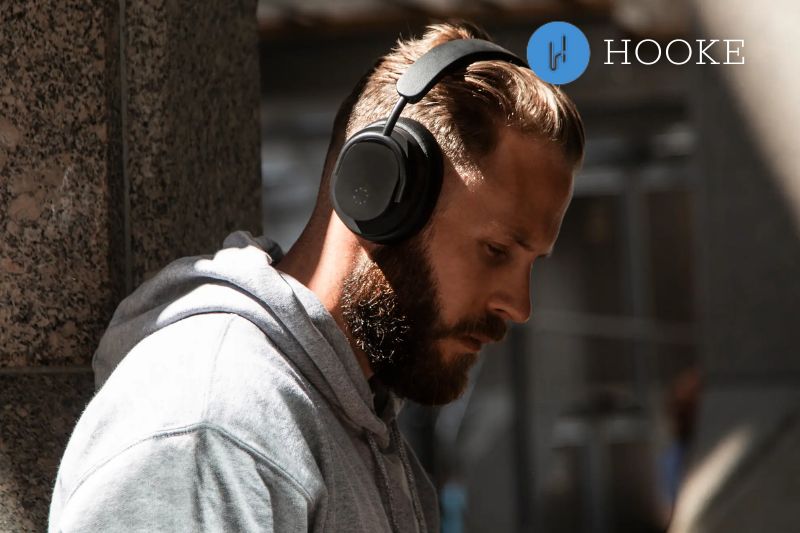 How to Avoid Hair Loss From Headphones